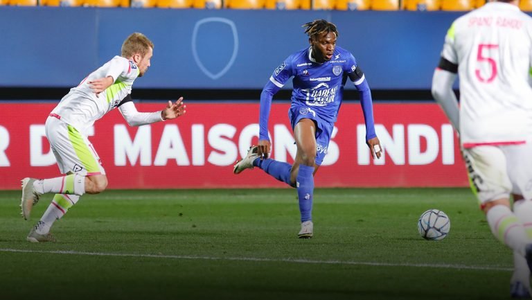 Kouame academiecien JMG avec Estac